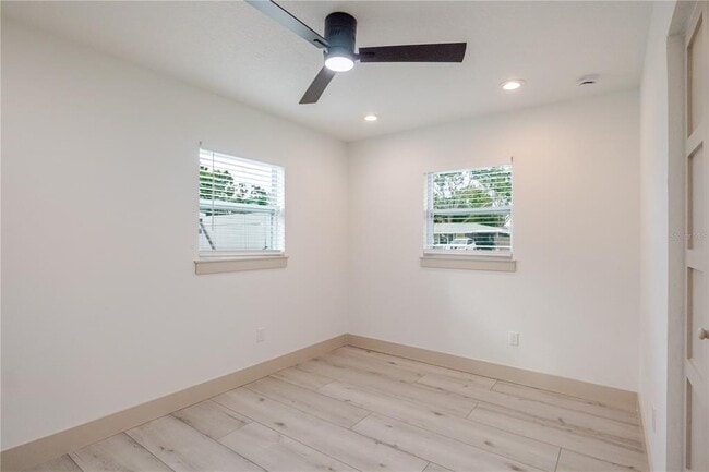 Building Photo - 4712 W Bay Ave