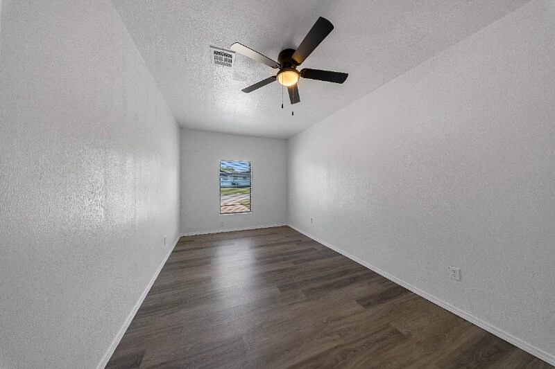 Building Photo - 3232 Parker Dr