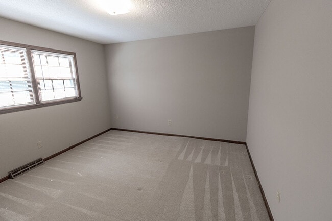 Building Photo - 306 W Briarwood Ln