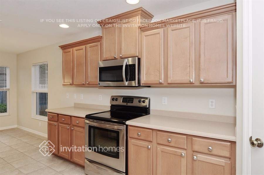 Building Photo - 12069 Warwick Cir