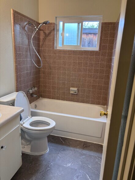 Building Photo - 139 W Lassen Ave