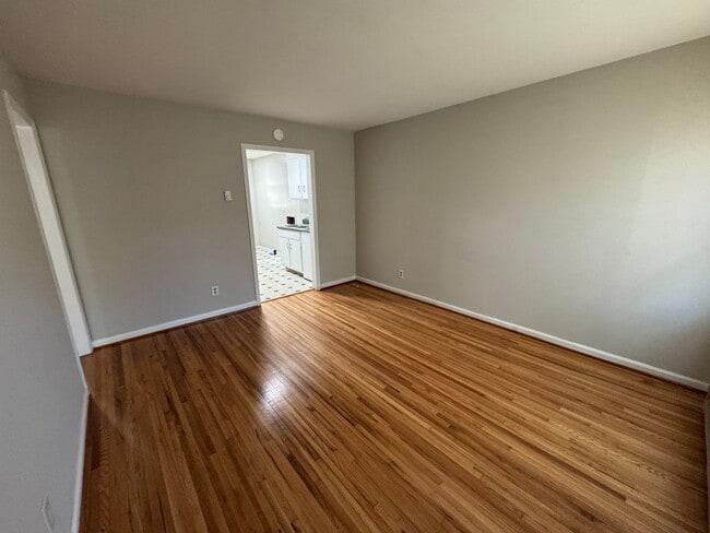 Building Photo - 3436 Washburn Ave