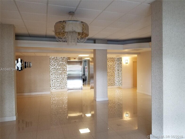 Building Photo - 1833 S Ocean Dr