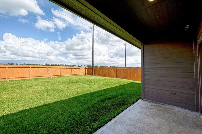 Building Photo - 24330 Elmwood Falls Dr
