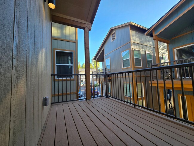 Building Photo - Beautiful, Newly-Built, Townhouse w/A/C & ...