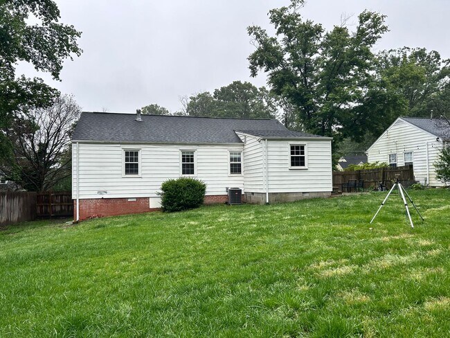 Building Photo - 1124 Bridle Ln
