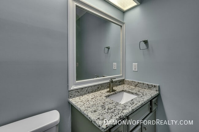 Building Photo - 34 Park Crest Pl