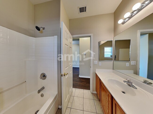 Building Photo - 5321 W Grenadine Rd