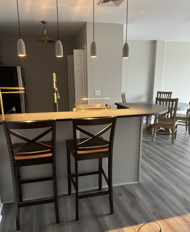 Building Photo - 255 Cherry St