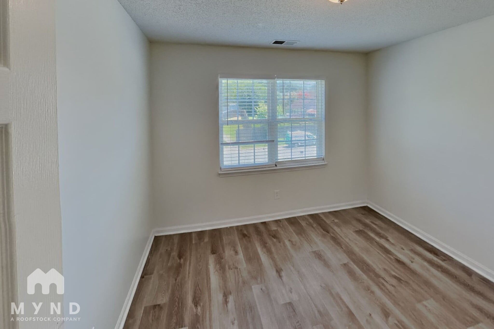 Building Photo - 219 Chattaroy Dr