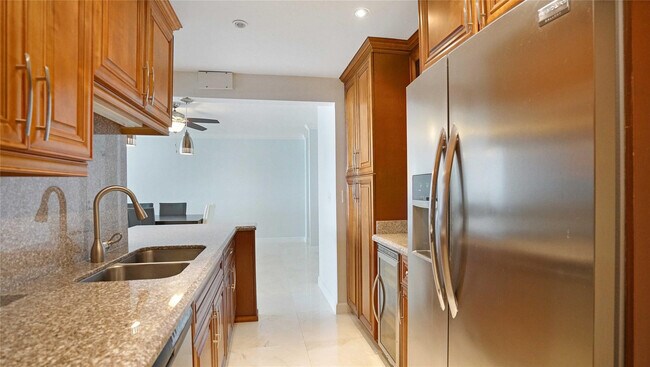 Building Photo - 4250 Galt Ocean Dr