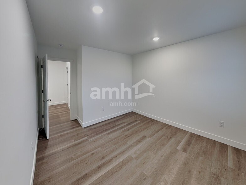 Building Photo - 8536 47th Pl NE