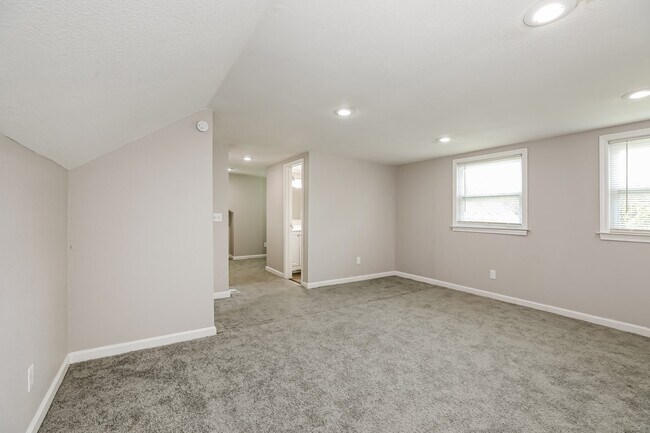 Building Photo - 611 W Wayne St