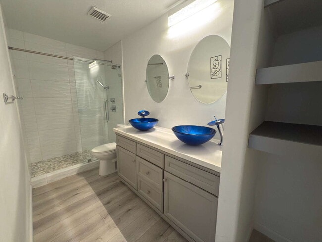 Building Photo - "Charming 1-Bedroom Retreat with Fireplace & Pool in Phoenix Oasis!"