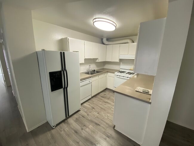 Building Photo - 1117 Havenhurst Dr