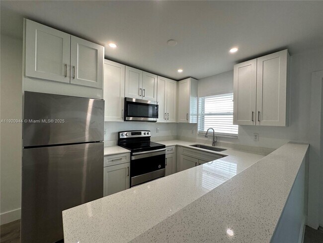 Building Photo - 2436 Van Buren St