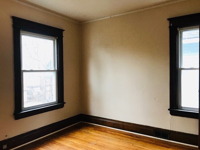 Building Photo - 943-945-945 Dewey Ave
