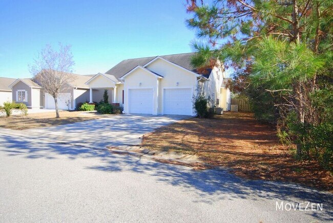 Building Photo - 4705 Pineview Dr