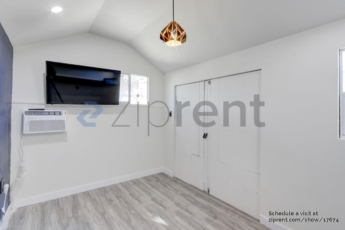 Building Photo - 166 Madelia Pl