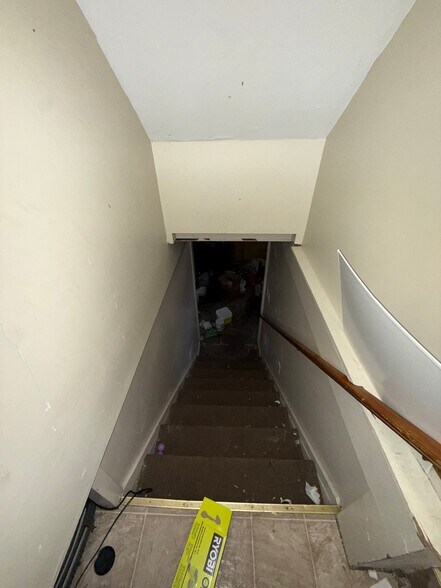 Building Photo - 1309 Barney Ave