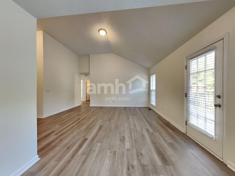 Building Photo - 604 Lake Lennox Dr