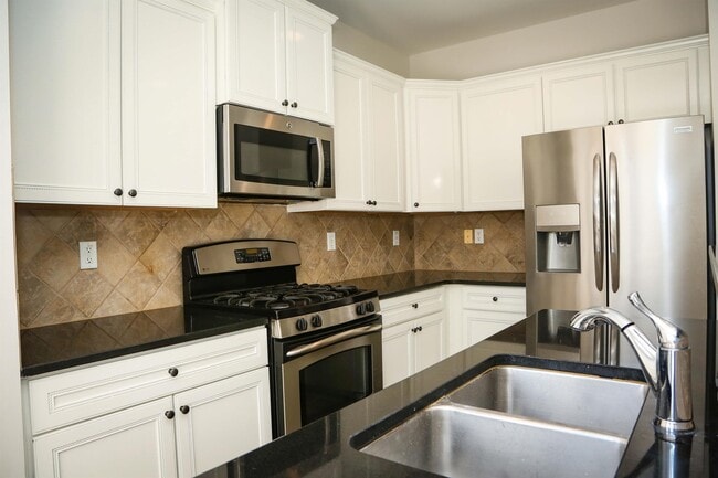 Building Photo - 851 Stratum Way SE