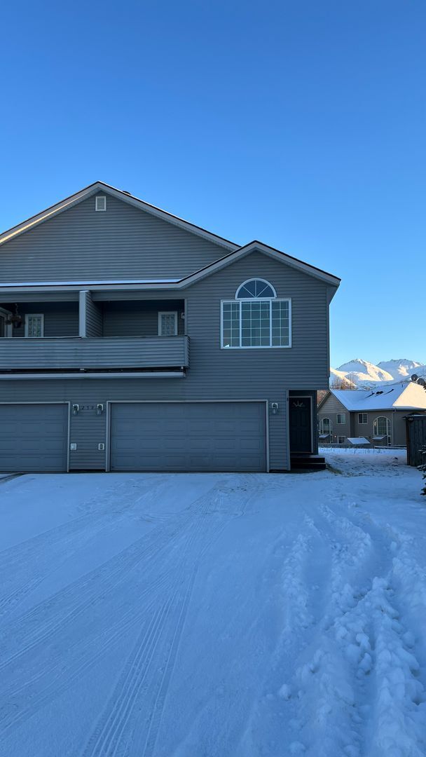 Building Photo - 3 Bed, 2.5 Bath - Beautiful Mountain Views - Close to JBER!