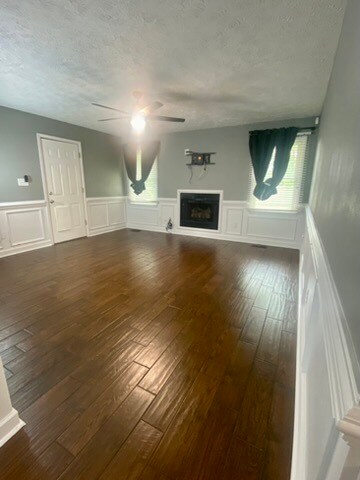 Building Photo - 5681 Pepperbush Dr