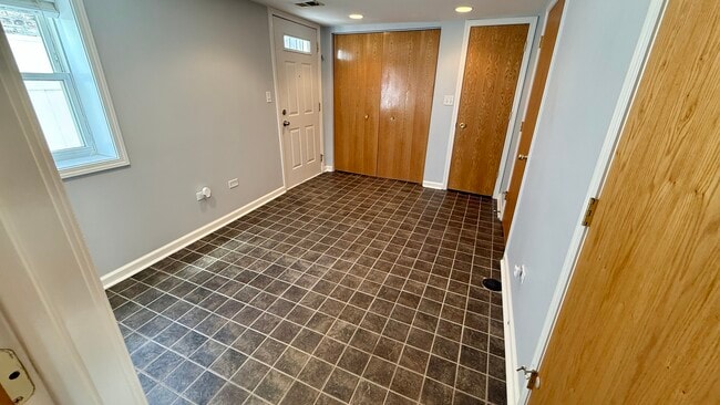 Building Photo - 2918 S Poplar Ave