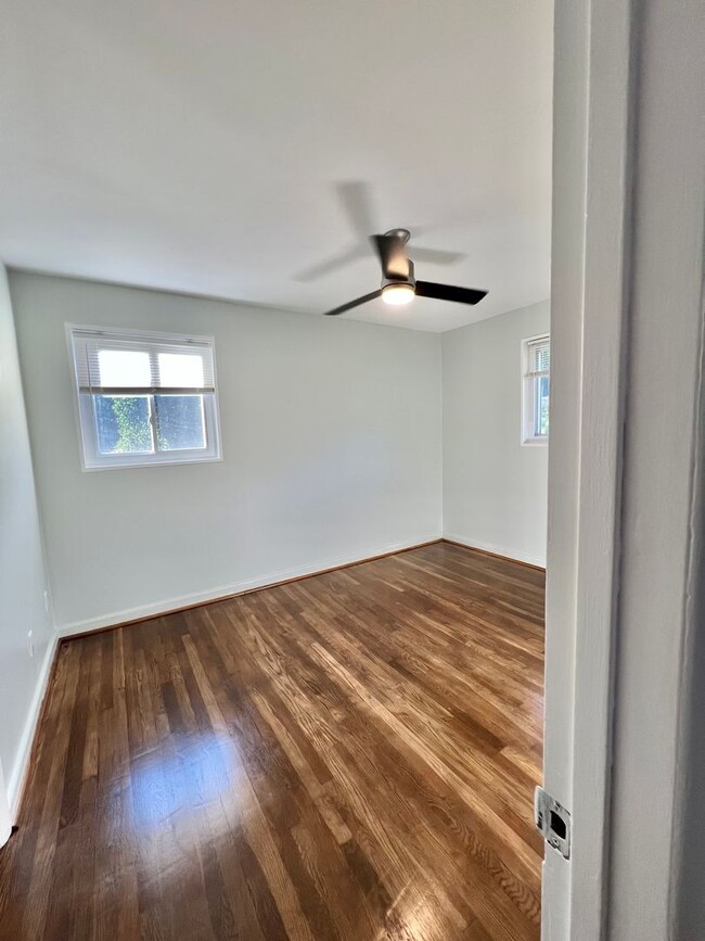 Building Photo - Beautiful 4 BR + den 2 FB home in corner lot!