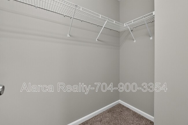 Building Photo - 2041 White Cedar Ln