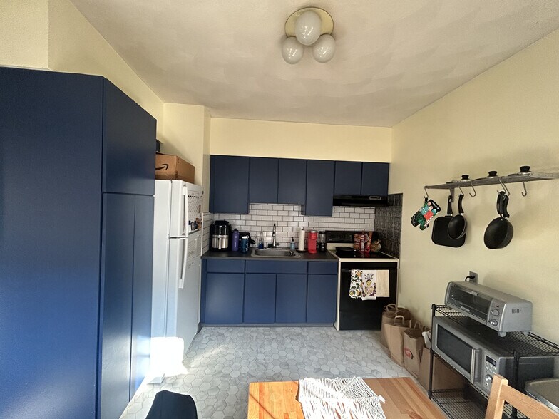 Building Photo - 120 Sutherland Rd