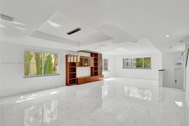 Building Photo - 10065 Bay Harbor Terrace