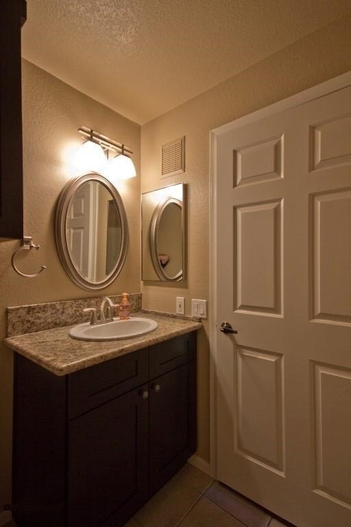 2nd Bathroom - 435 W Rio Salado Pky