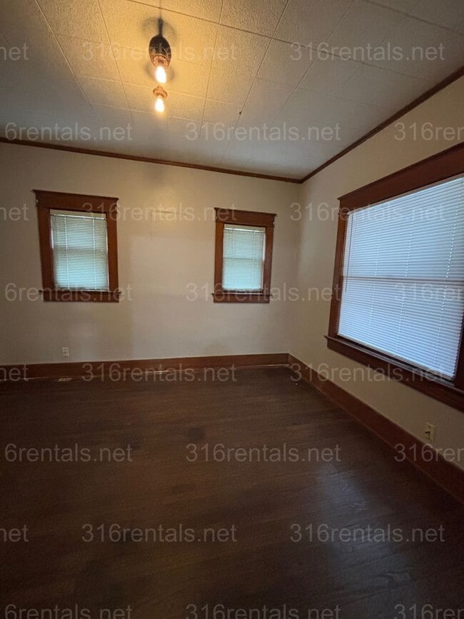 Building Photo - Five bedroom Two bath house for rent!