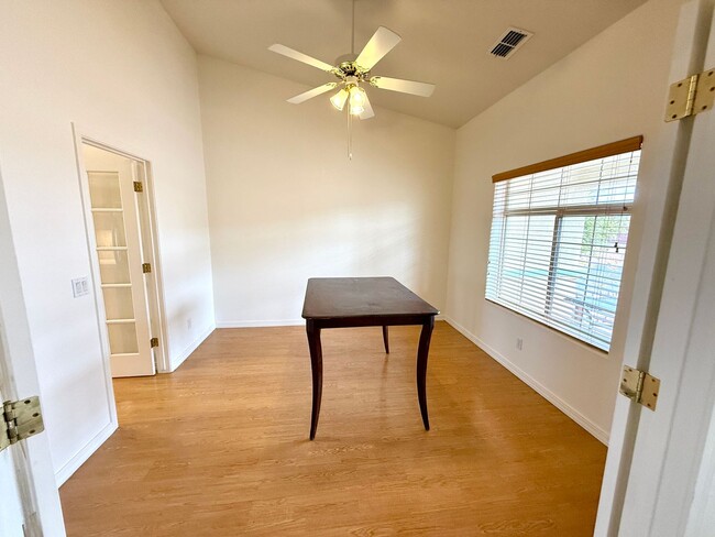 Building Photo - Spacious 3 Bedroom Home in Kingman Foothil...