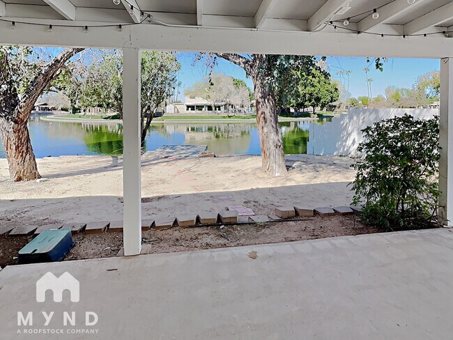 Building Photo - 2742 S Las Flores