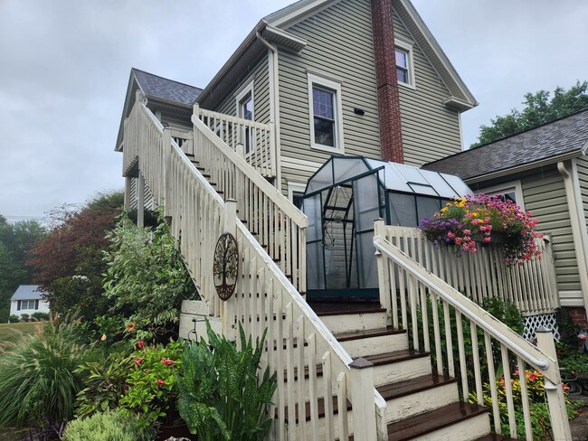 Building Photo - 64 Willard Ave