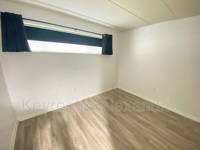 Building Photo - 124 Roberts Ln