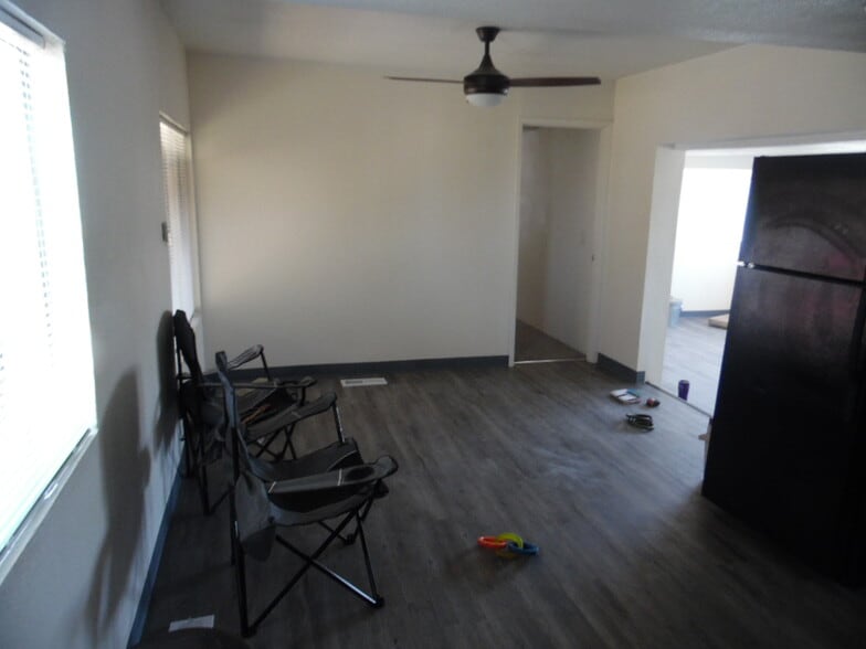 Dining area - 208 Mohawk Dr