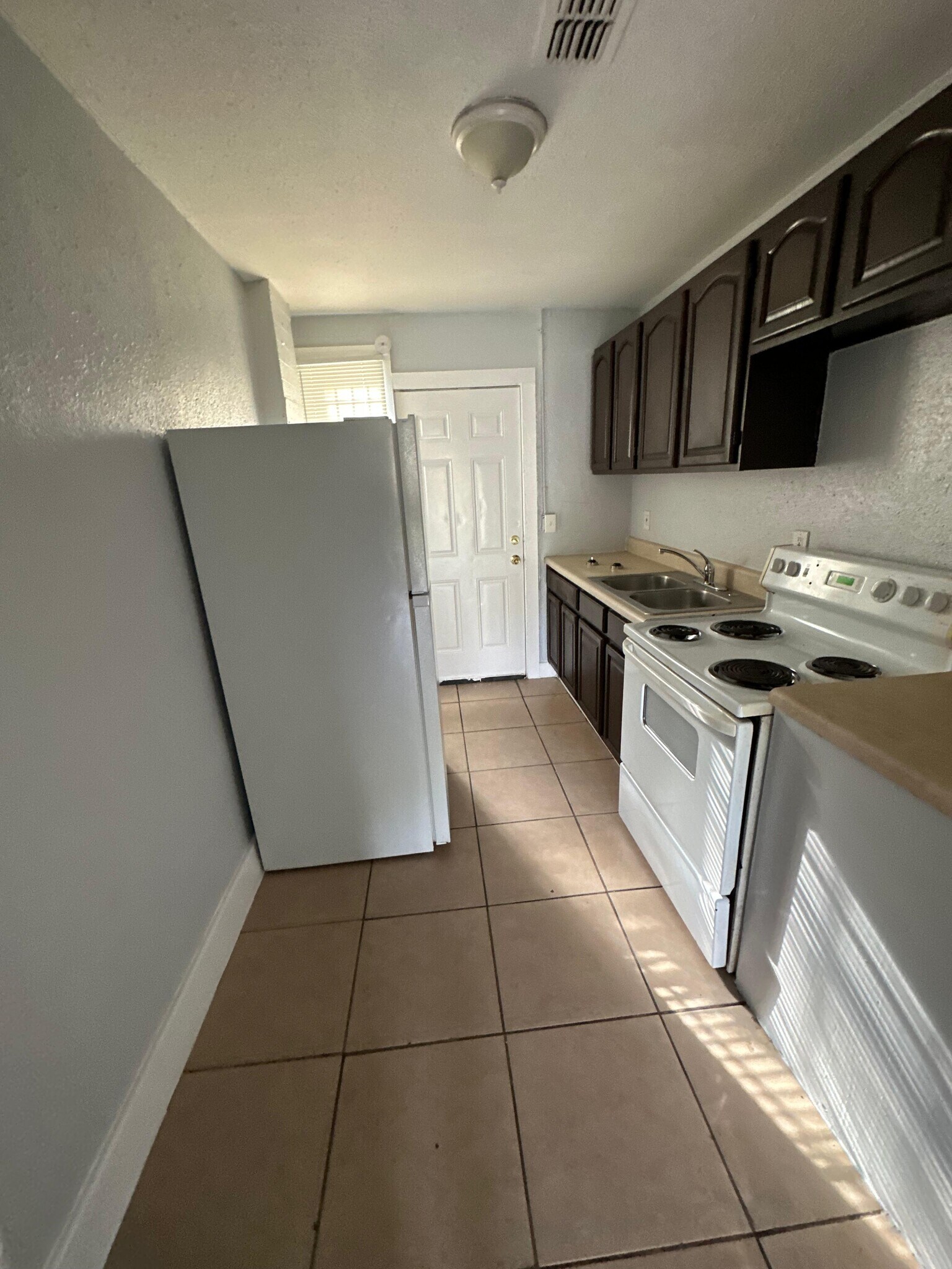 Building Photo - 2534 Moncrief Rd