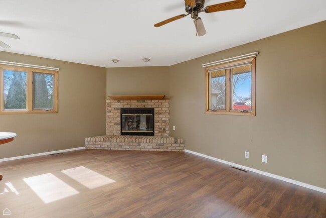 Building Photo - 409 Kensington Dr