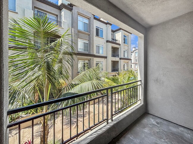 Building Photo - Stunning 2BD/2BA Condo in La Jolla W/ W/D,...