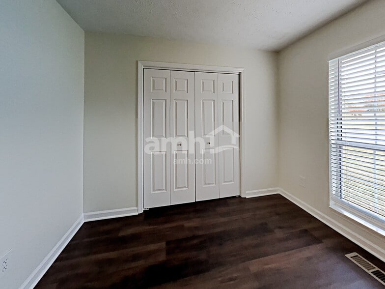Building Photo - 1300 Georgetown Dr
