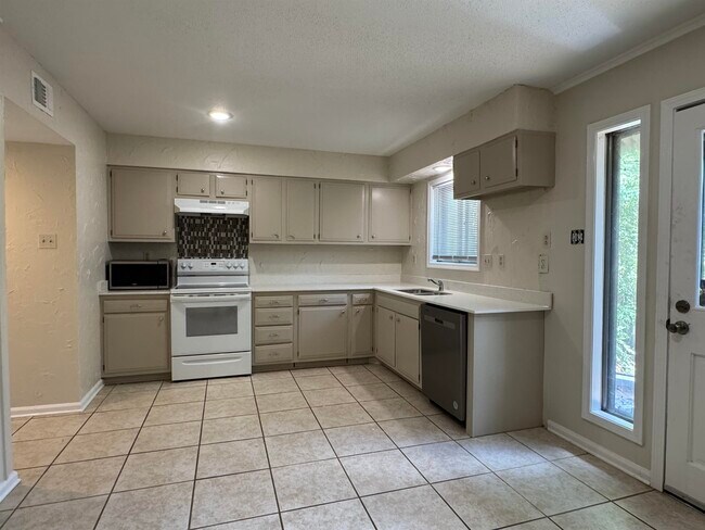 Building Photo - 5659 Hinton Pl