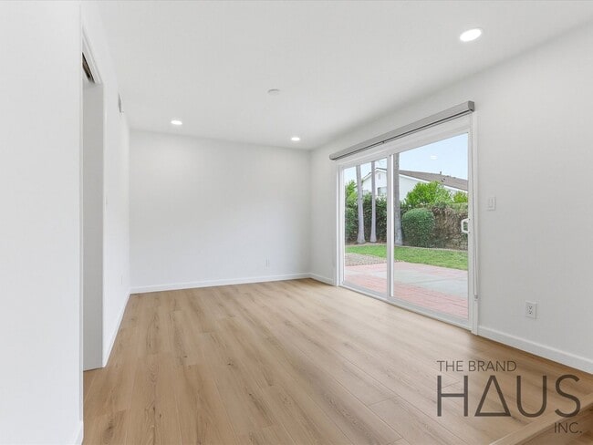 Building Photo - Newly Remodeled Huntington Beach Home with Brand-New AC & Premium Finishes