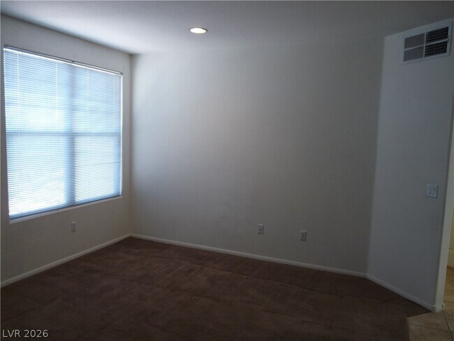 Building Photo - 5855 Valley Dr