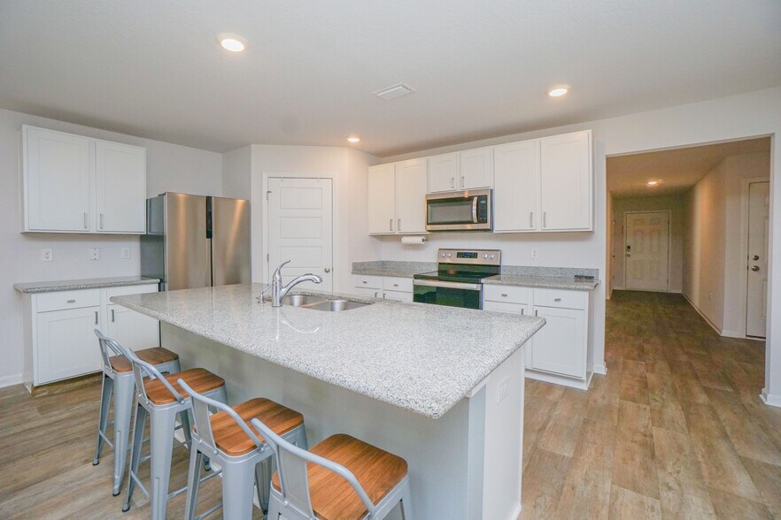 Building Photo - 2379 Kirkwood Dr