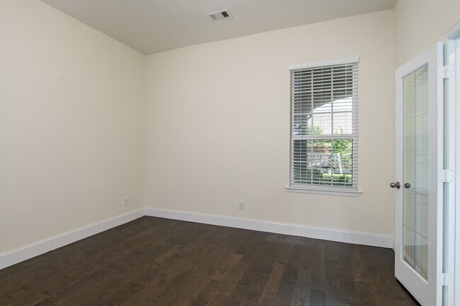 Building Photo - 21119 Bradford Grove Dr