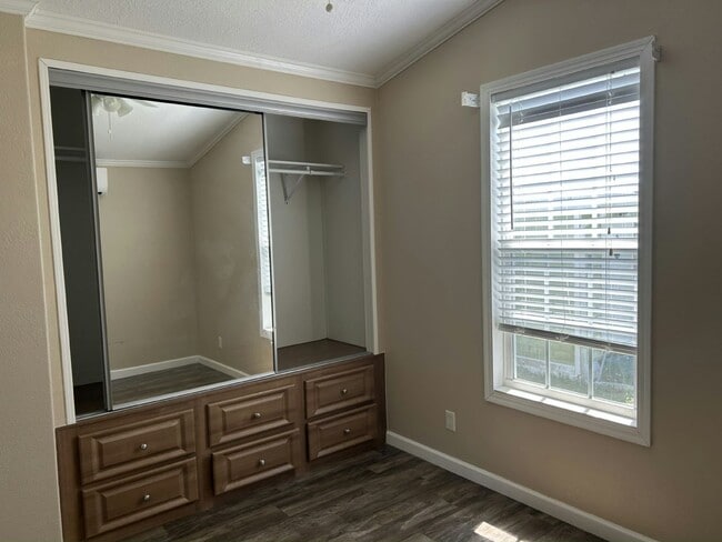 Building Photo - 6941 MacDonald Ct